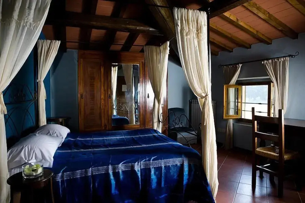 Villa la Topaia by VacaVilla