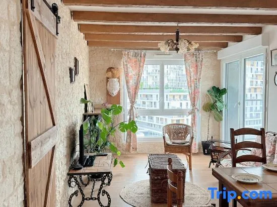Vintage Apartment·1 Min to Metro 4· Close to Paris