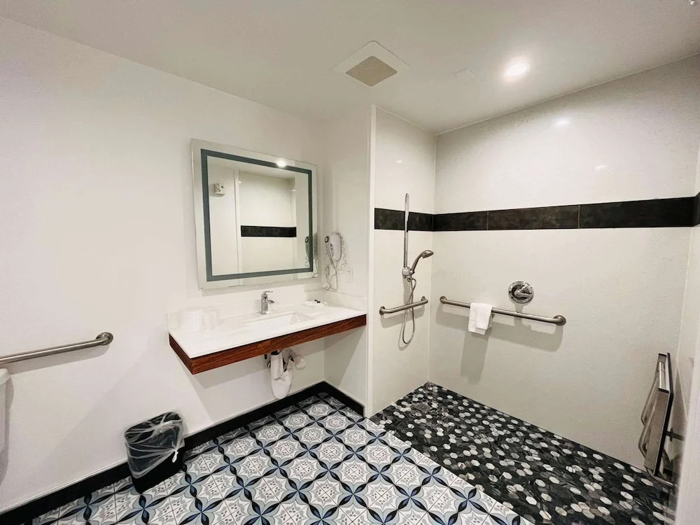 Vallejo Inn & Suites