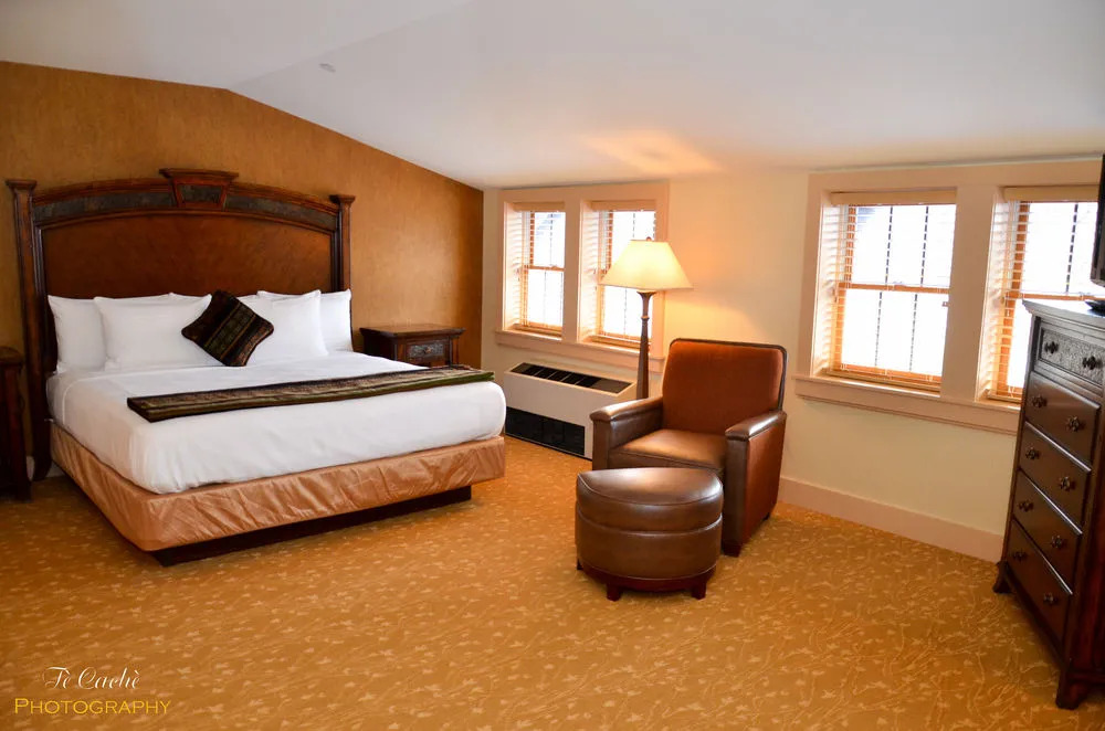 Bear Mountain Inn and Overlook Lodge