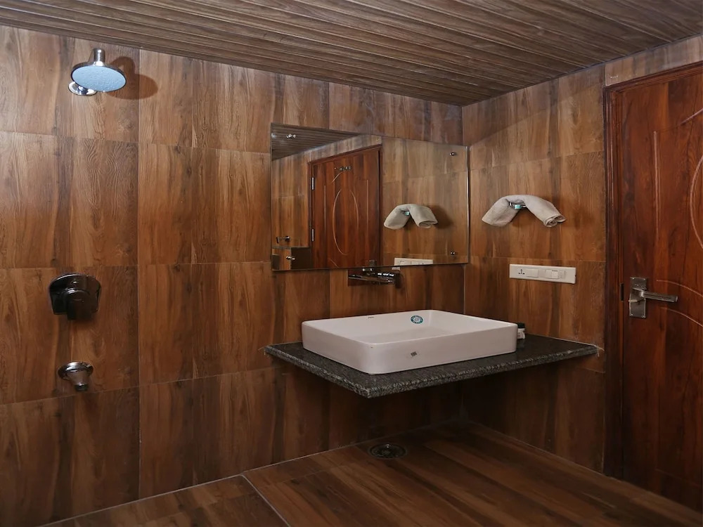 OYO 10076 Hotel Skylark
