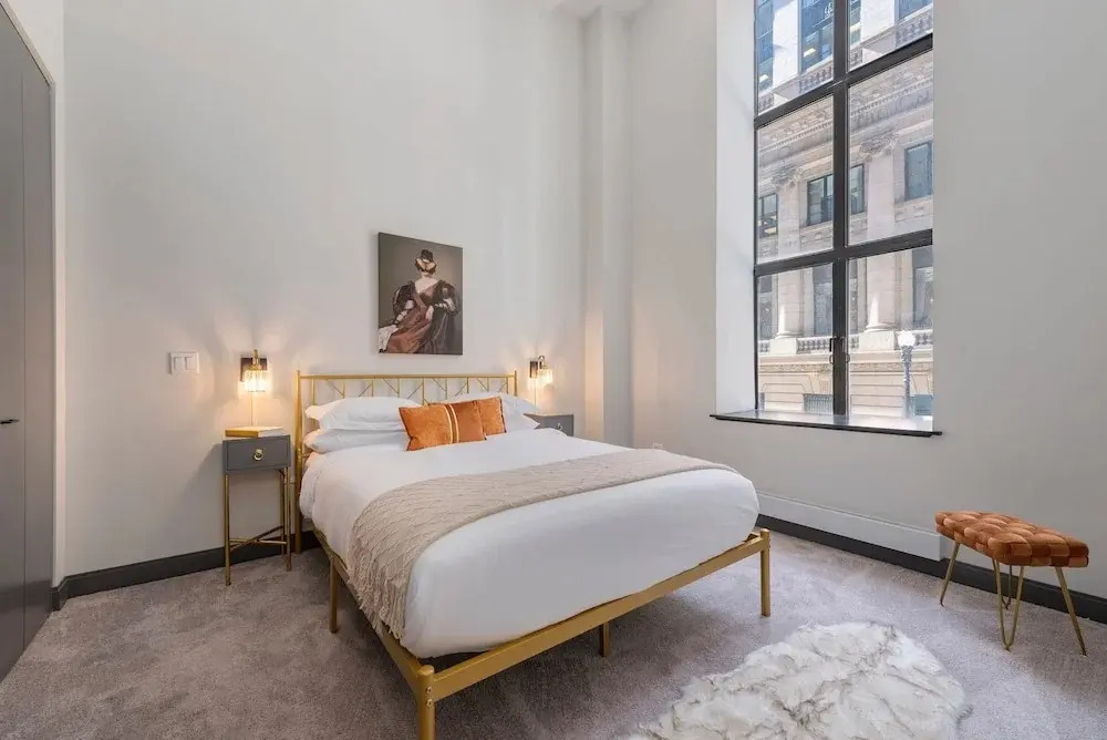 Downtown Charm 2BR Comfort Great Amenities