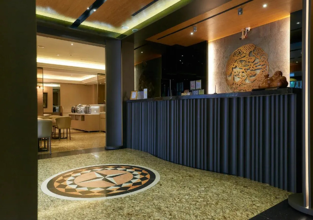 East Dragon Hotel