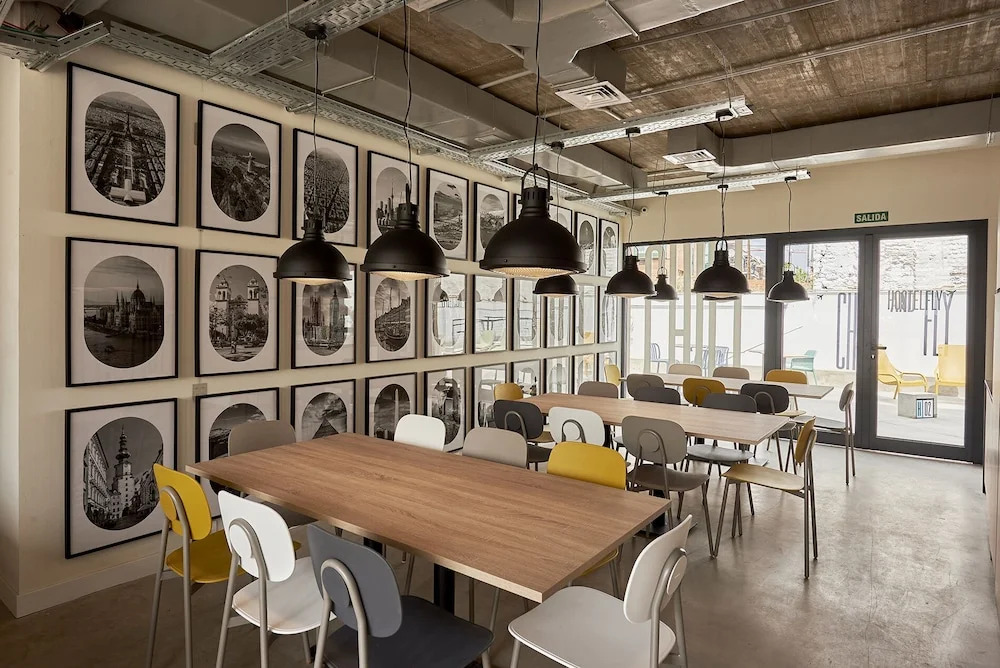 Hostelfly Madrid Airport
