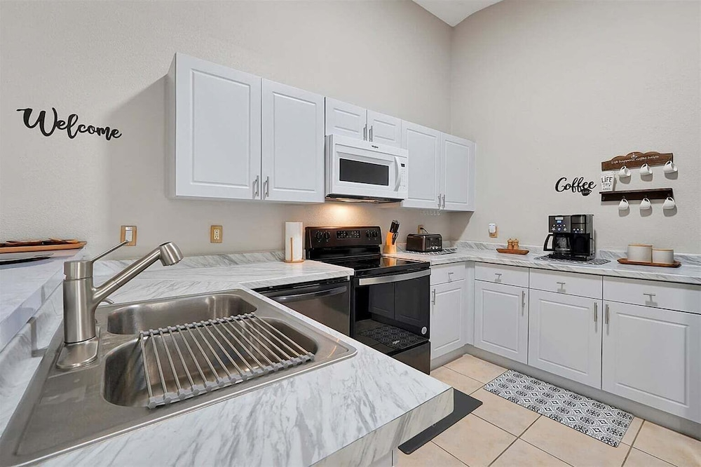 2722 Club Cortile Unit B 3bed