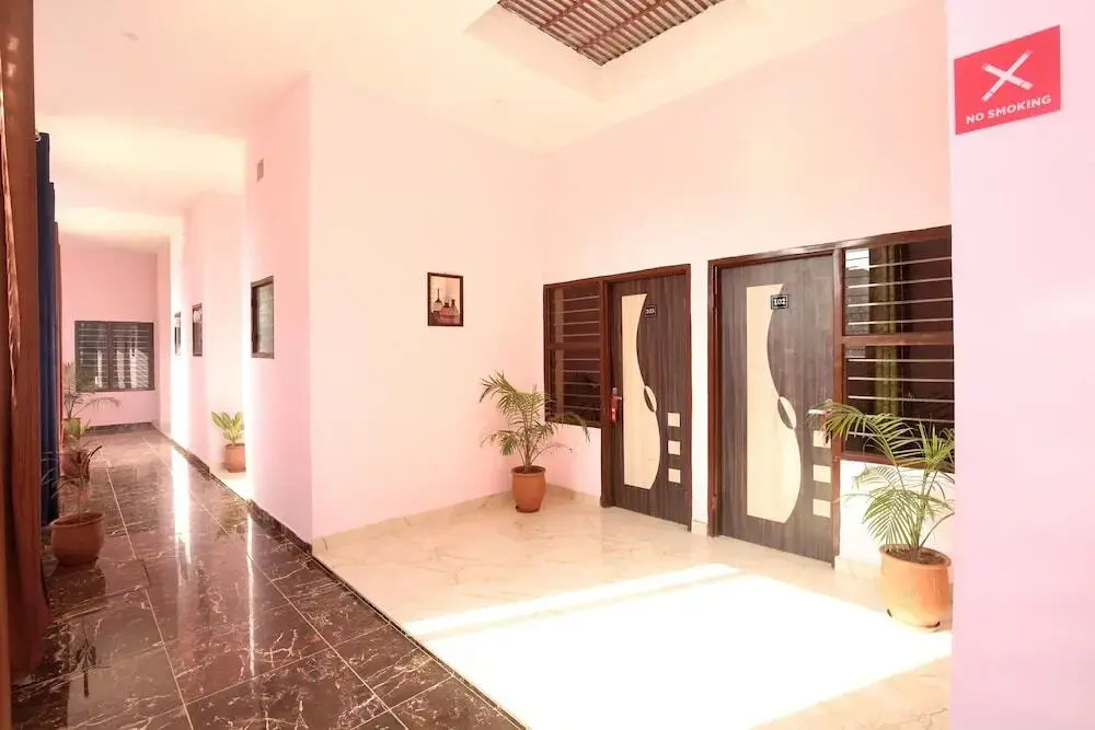 Hotel Sharnam by OYO Rooms