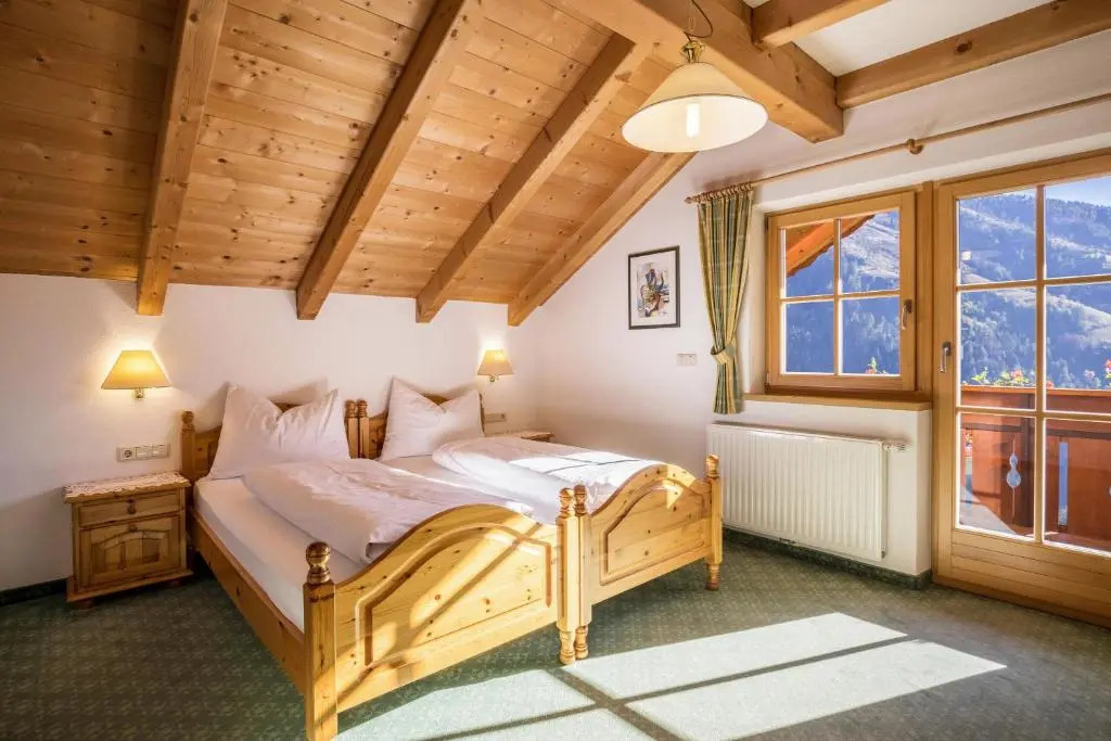Felderhof Apt 1