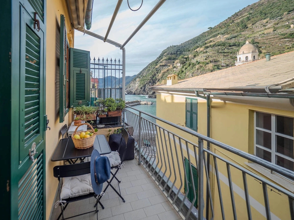Gemma Apartment with AC Sea View Balcony