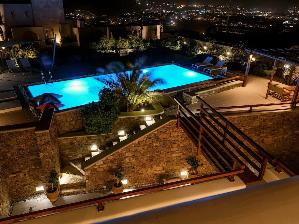 Lux Villa, 5 Master BR, Private Pool, Sunset View!