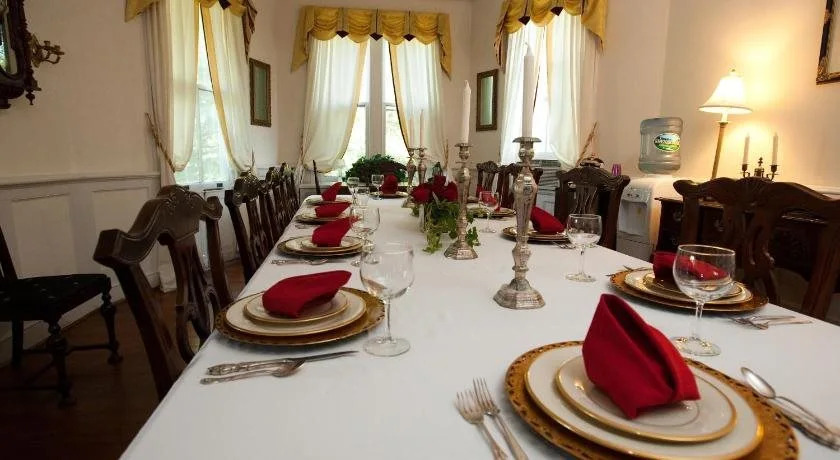 Inn On Poplar Hill