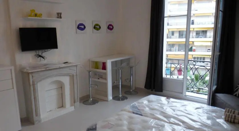 PALAIS MIRAMAR CROISETTE APART 1 MIN CARLTON