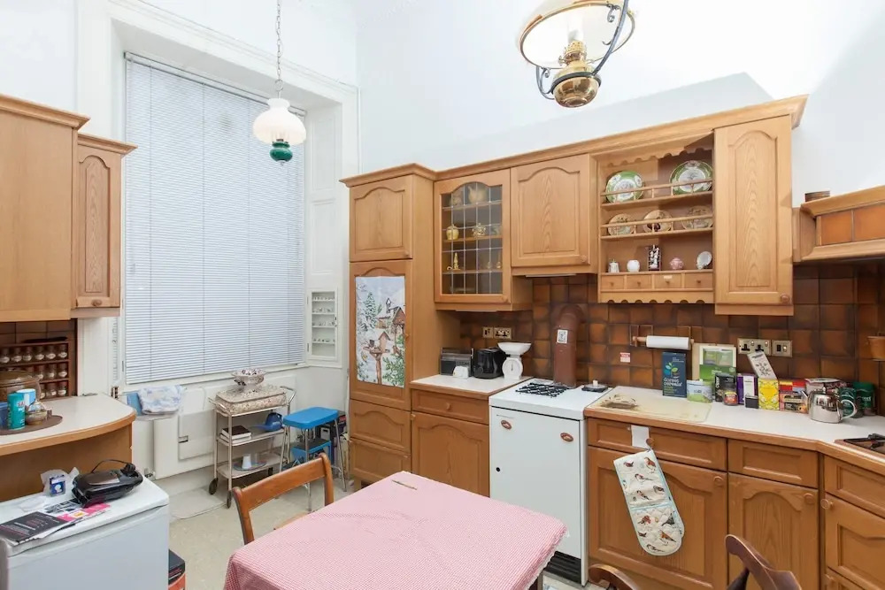 Quirky 2 Bedroom Property in West End