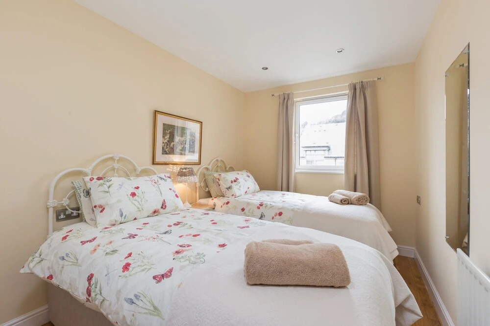 393 Old Tolbooth Wynd Apartment 3