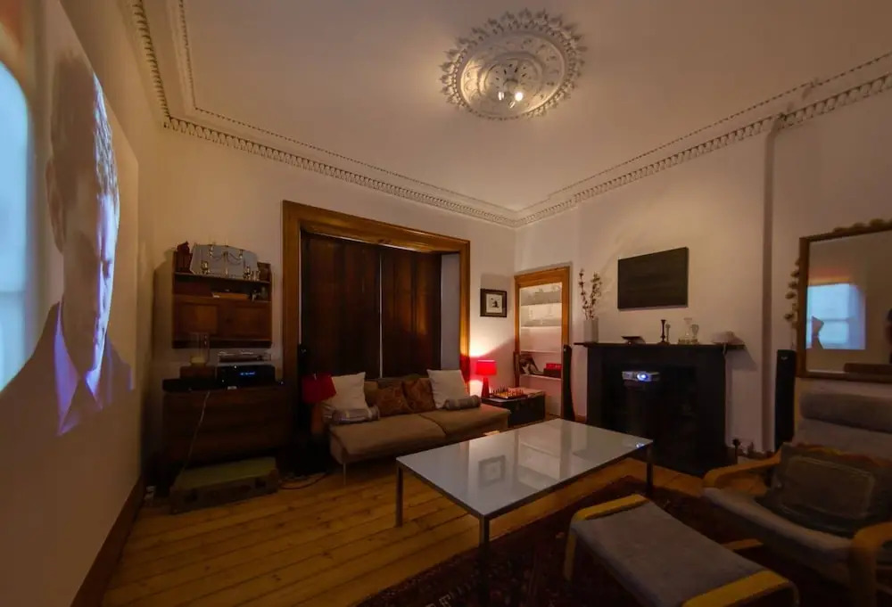 2 Bedroom Apartment With Cinema Screen Sleeps 5