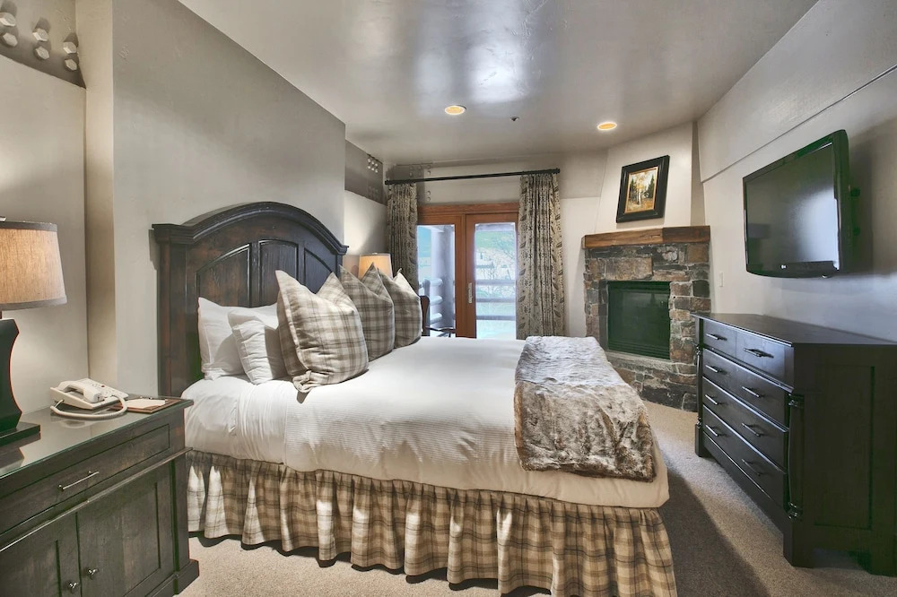 Luxury Two Bedroom Suite with Hot Tub