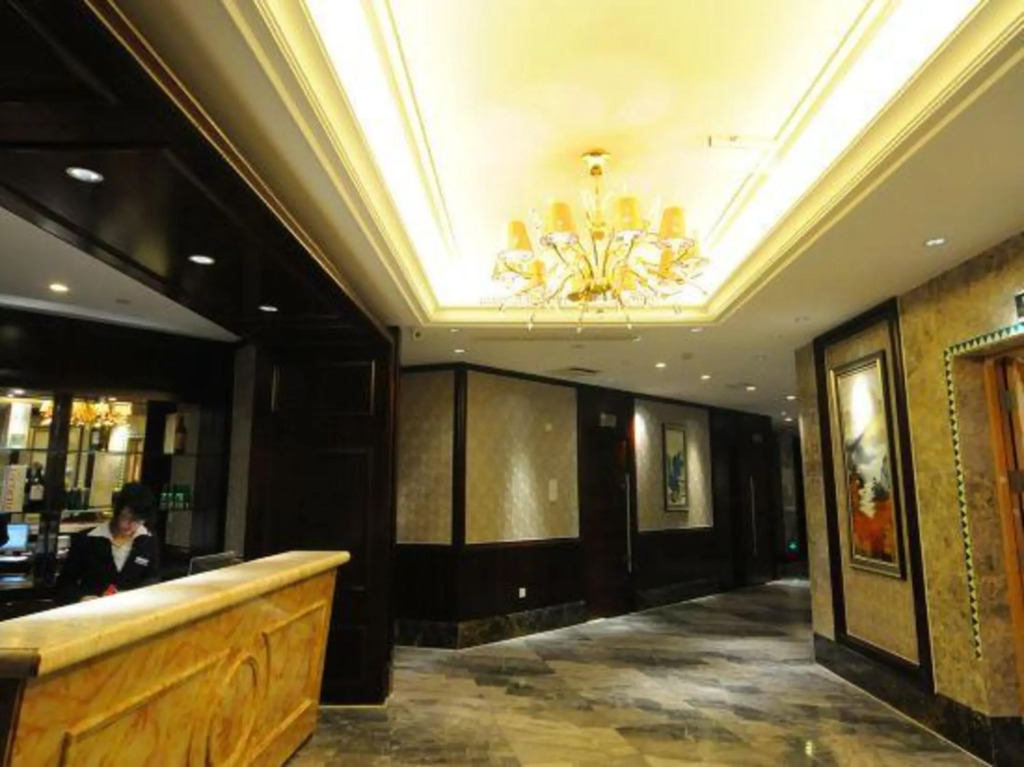 Sunshine Holiday Hotel