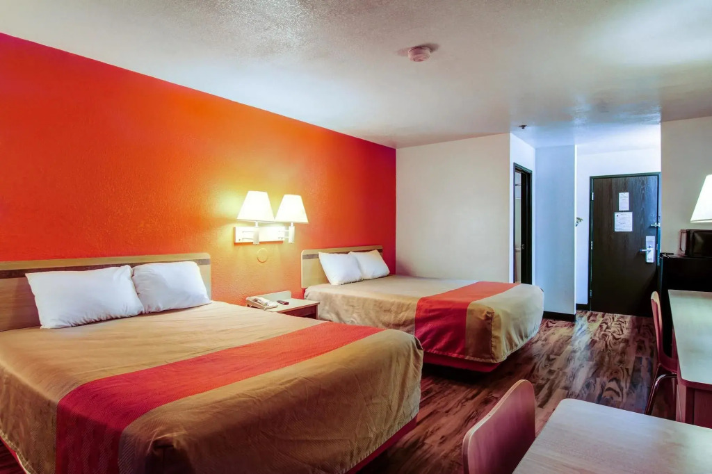 Motel 6-Columbia, MO - East