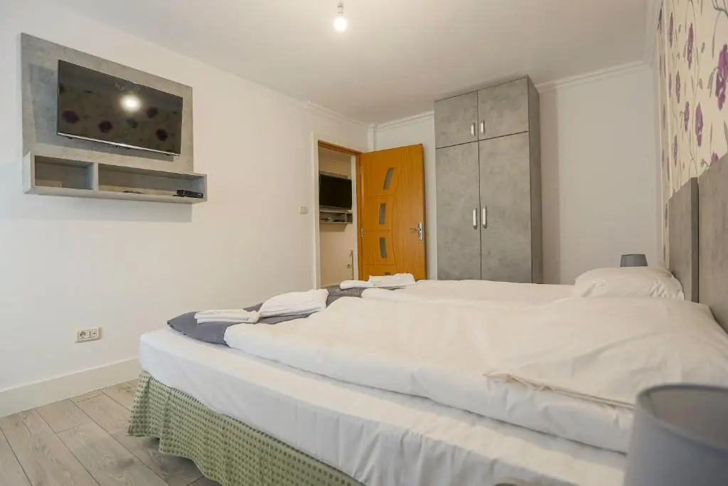 VAIAS Apartamente cu Terasa si Vedere Munte