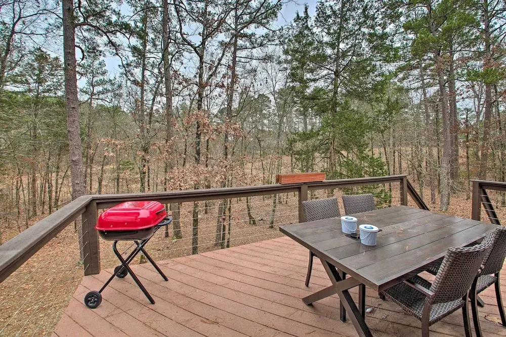 15 Mi to Hot Springs Natl Park: Home w/ Fire Pit