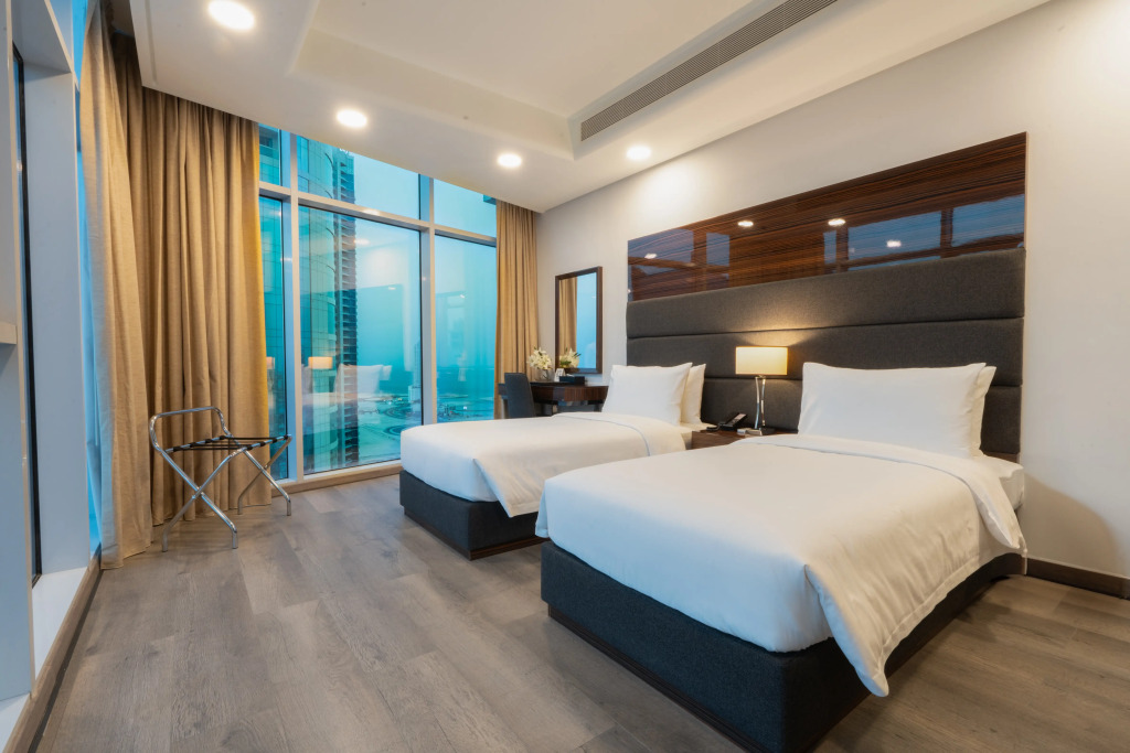 S Plaza Suites Hotel