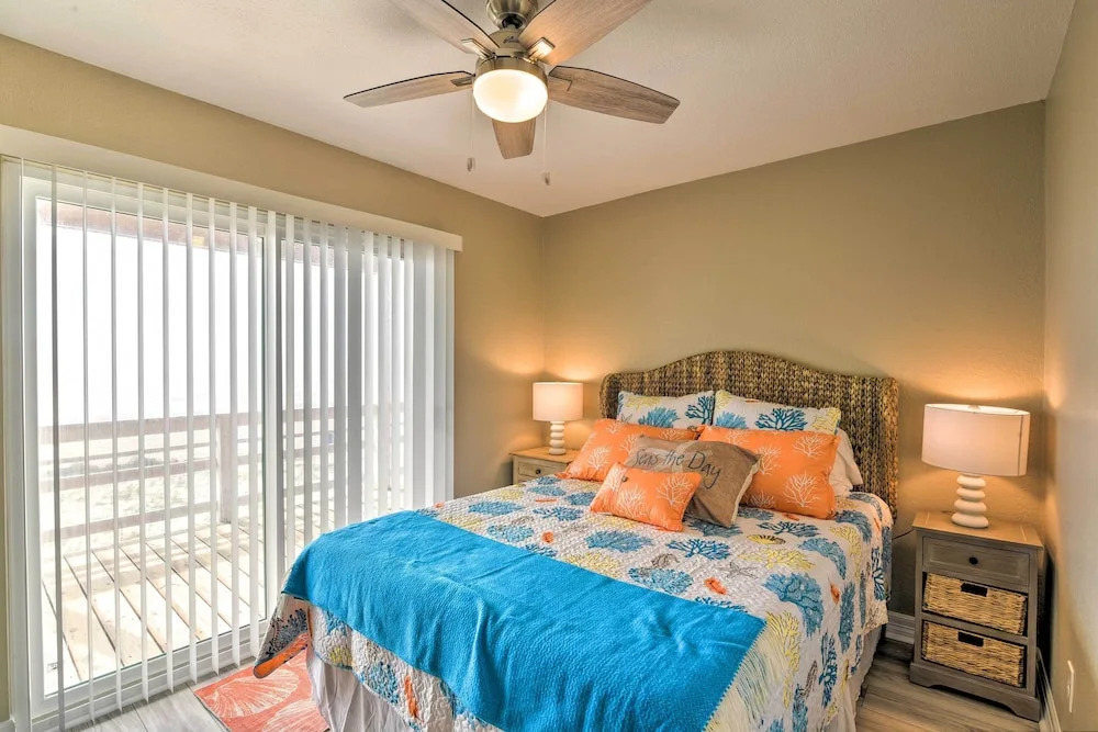 Beachfront Galveston Oasis: Balconies, Ocean View!
