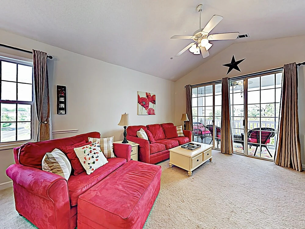 Golfers Delight: Coastal W/ Balcony & Pools 2 Bedroom Condo