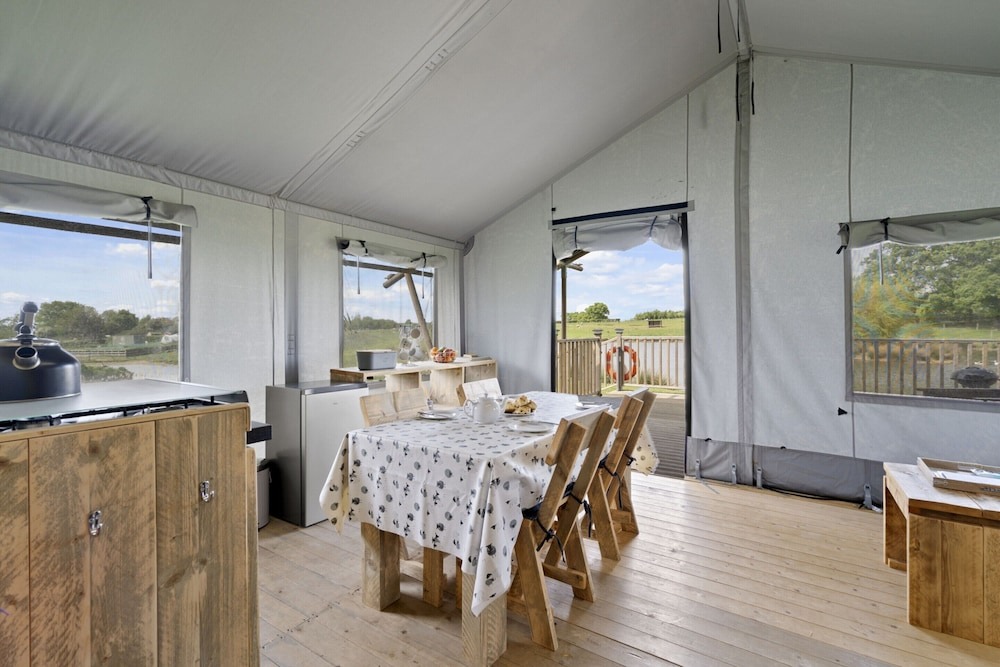Safari Tent by Hertford Lake With Hot Tub