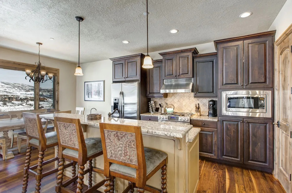 3br W/ Balconies, Hot Tub & Views - Near Gondola 3 Bedroom Townhouse