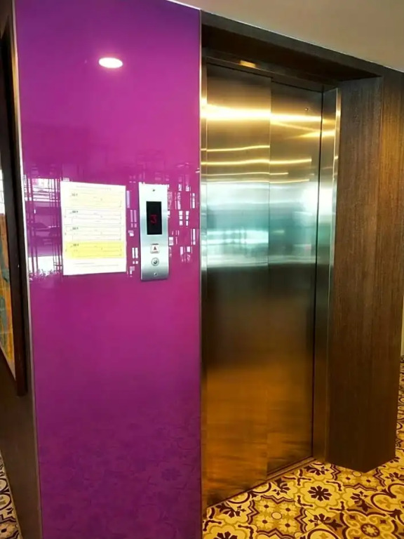 BB Glass House Pattanakrn บีบี กลาสเฮ้าส์ พัฒนาการ
