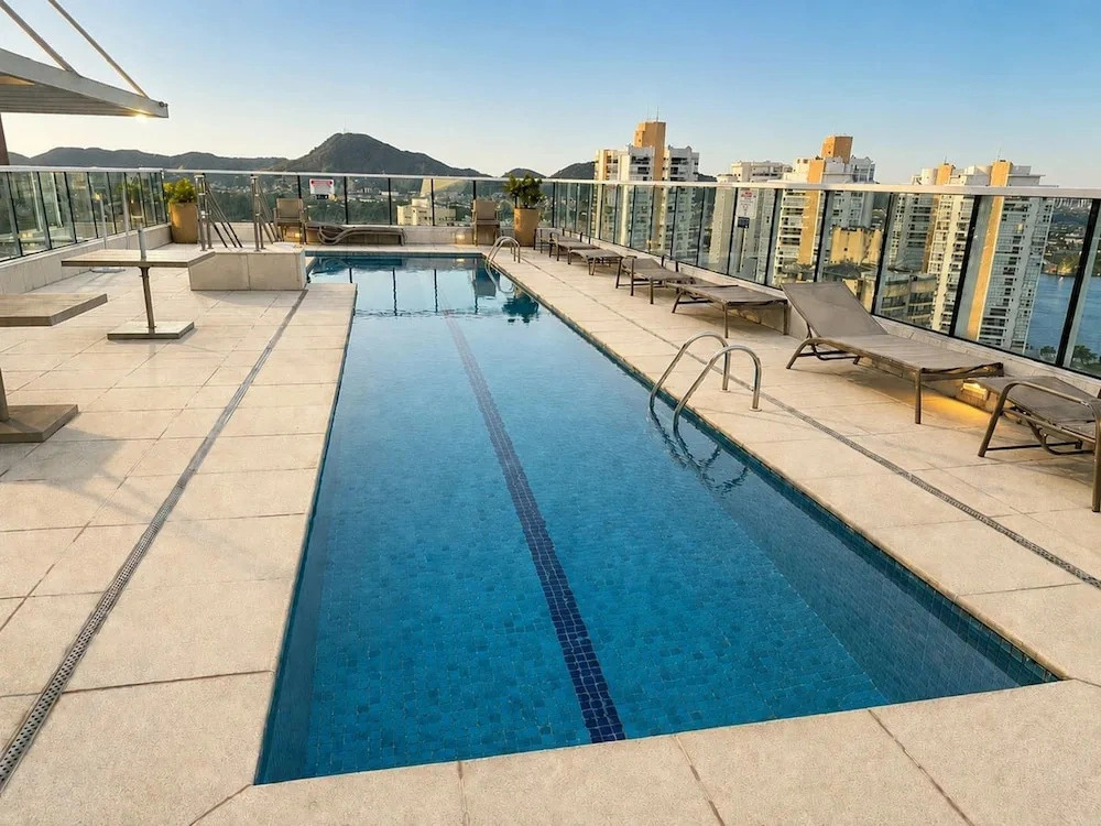 Apto Com Piscina e Hidro a 500m da Ponta da Praia