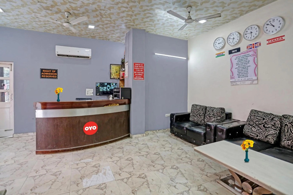 OYO Flagship 70376 Hotel The Flash