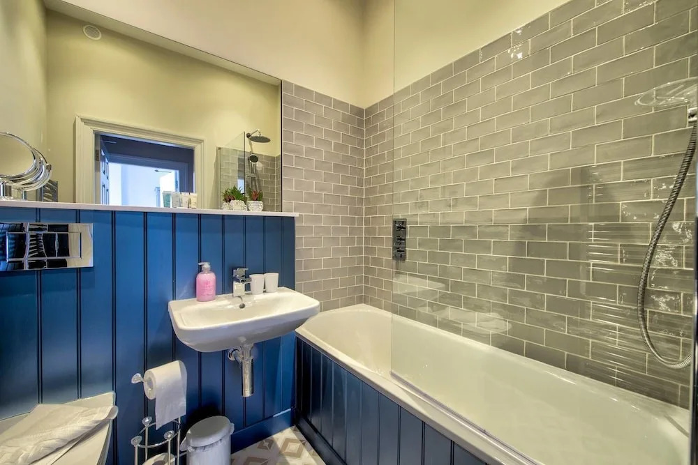 Modern Home 5 Minutes Walk From Princes Street
