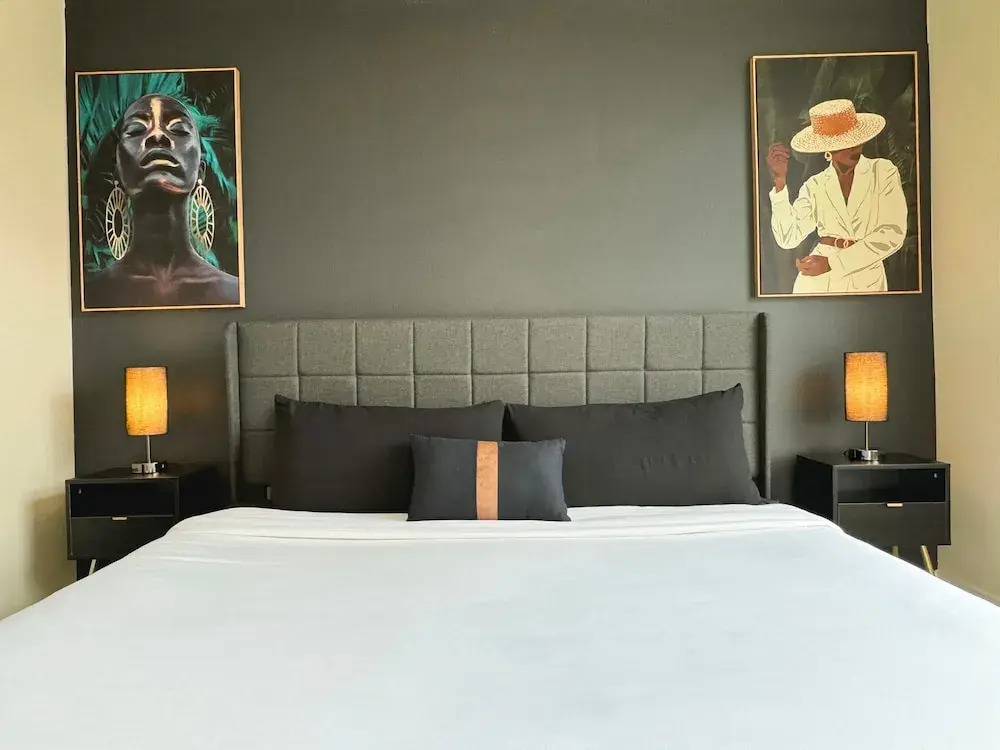 Beautiful 1 BR in LA Gym Pool 10mins to Cedar