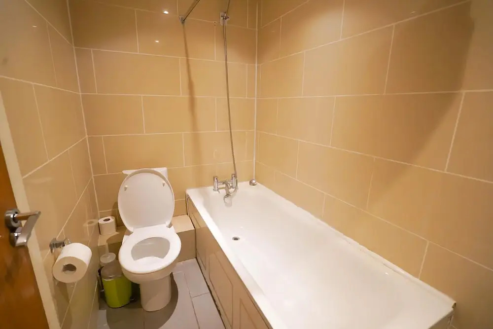 Cosy 2-bed 2 Bathroom Apartment in London