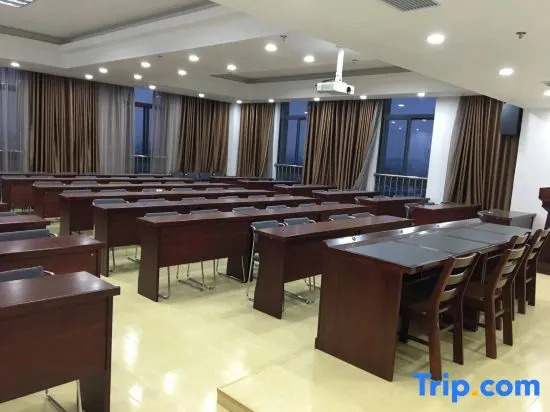 Yancheng High-tech Zone Business Hotel (High-tech Zone Bus Station Branch)