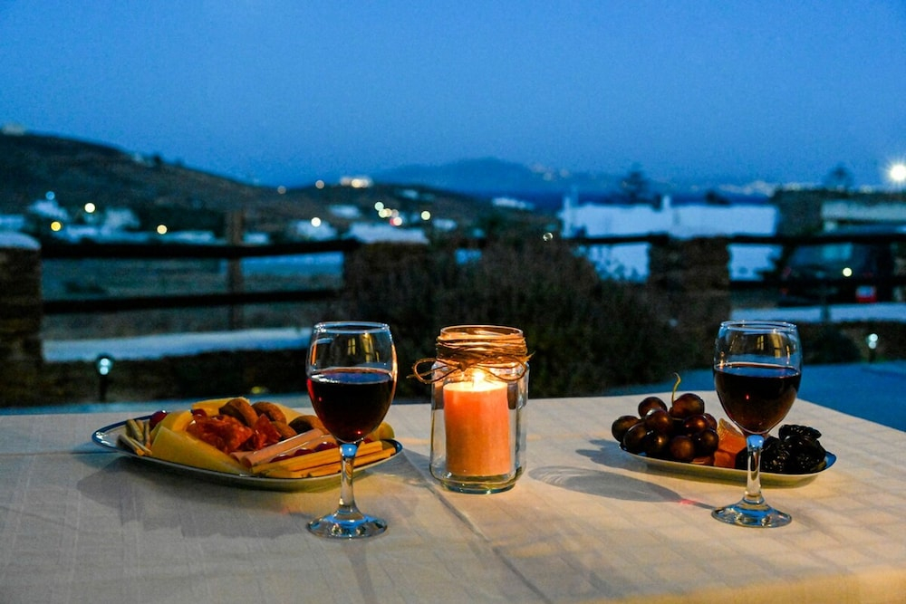 La Luna in Agia Barbara Tinos