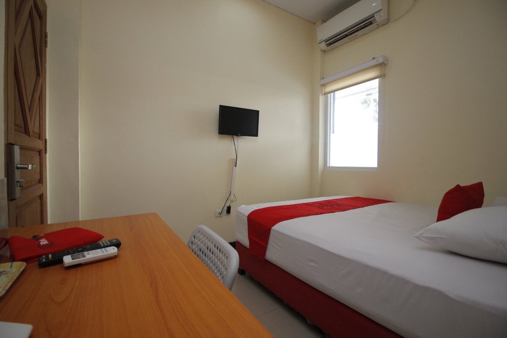 RedDoorz Plus @ Jalan Pemuda Jakarta