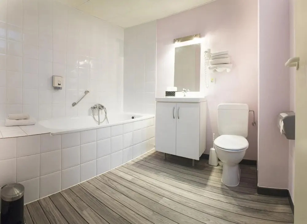 Alpha Hotel