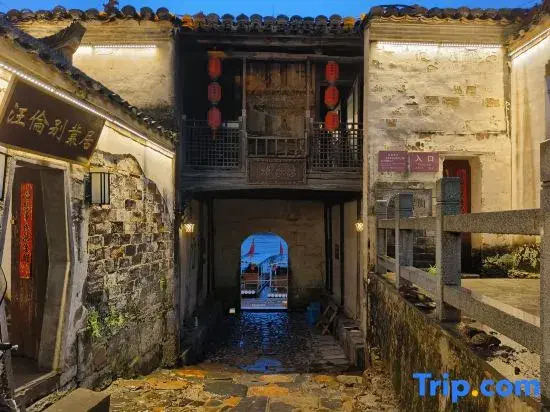 Jing Taoyuanju Homestay (Taohua Tan Scenic Area)