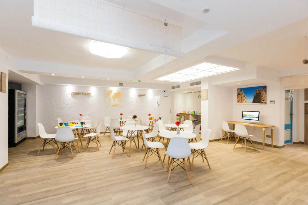 Y Hostel - Albergue Juvenil