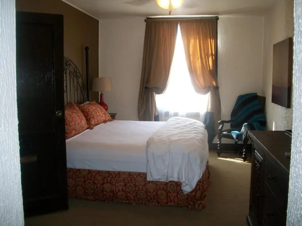 The Holland Hotel