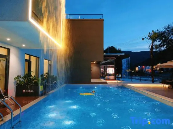 Moon Valley Pool Resort