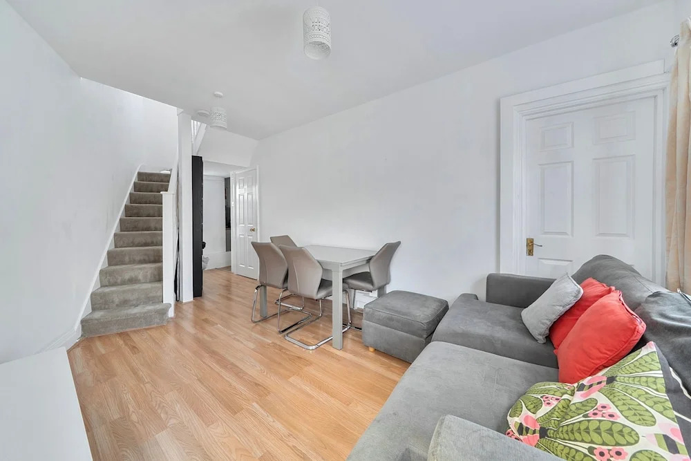 Near Airport - Pets - Parking - Wifi - Sleeps 2