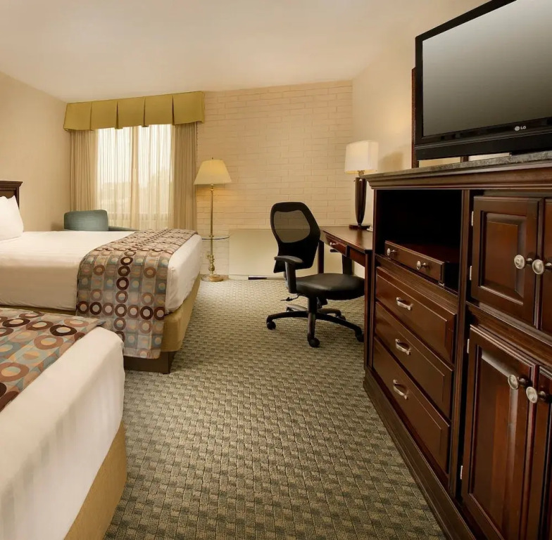 Drury Inn & Suites Kansas City Stadium- Kansas City