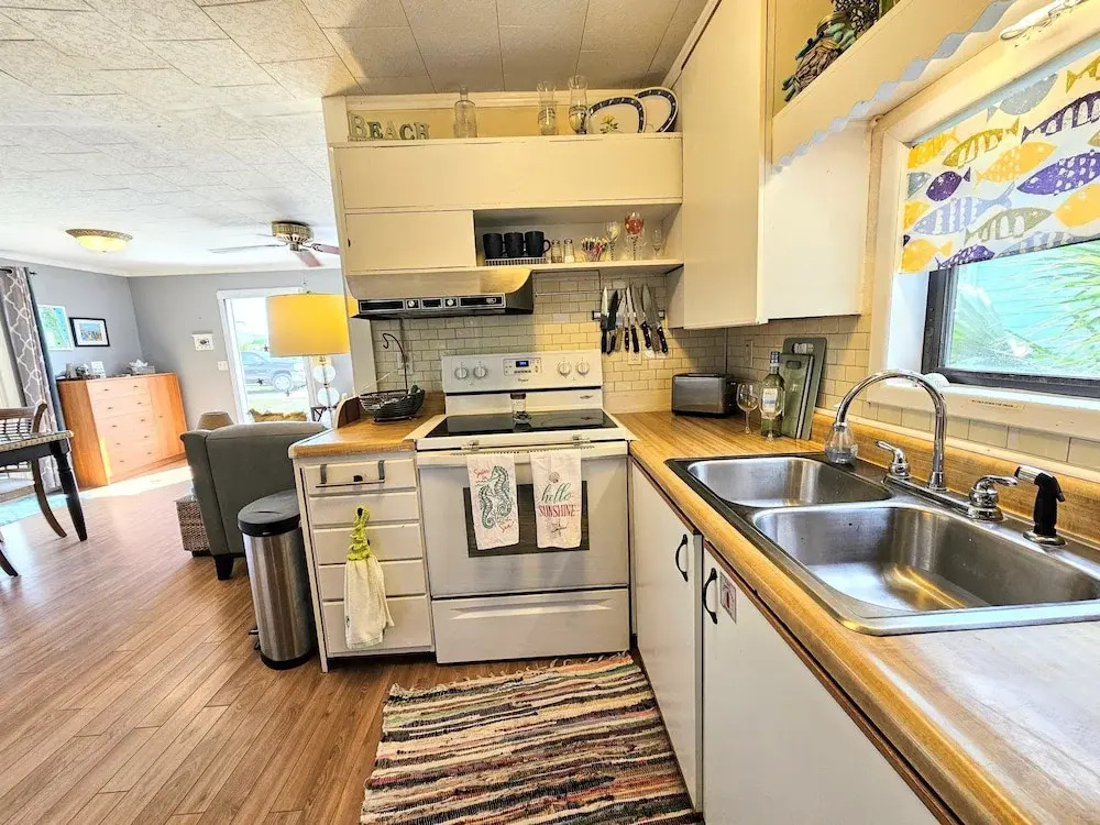 Private House Walk to the Beach & Parks! Large Decks, Family Vacation! Hammock Beach