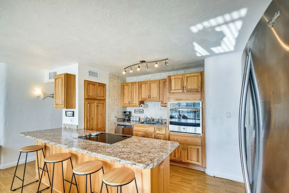Ormond Beach Home: Walk to Community Beach!