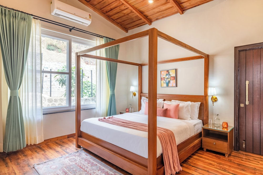 ELIVAAS Twin Chalets 4BHK Escape Villa