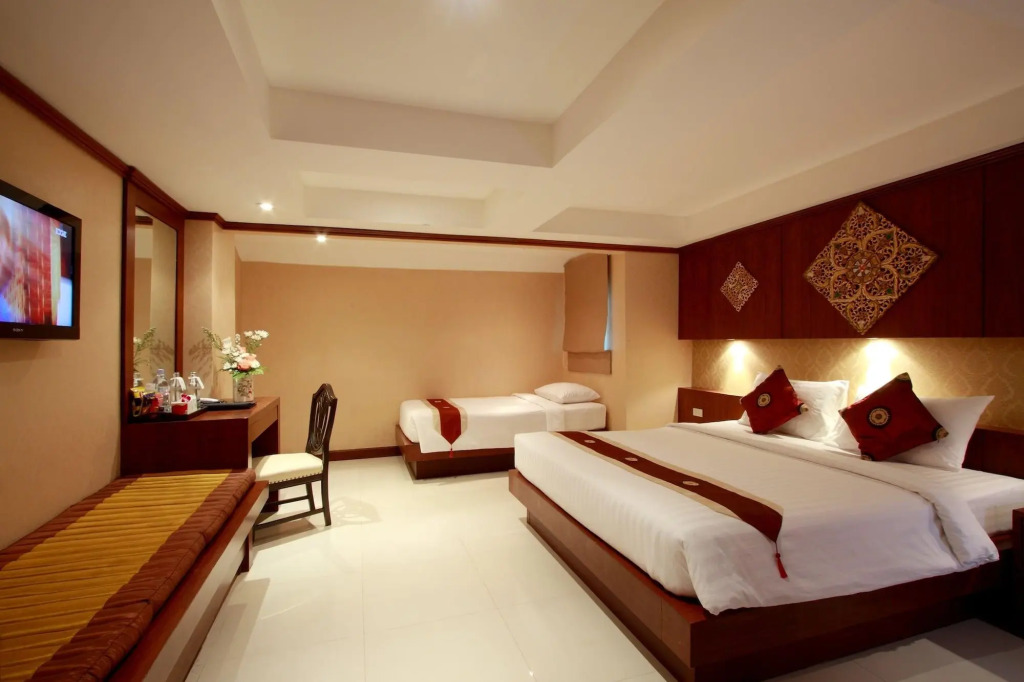 Rayaburi Beach Club