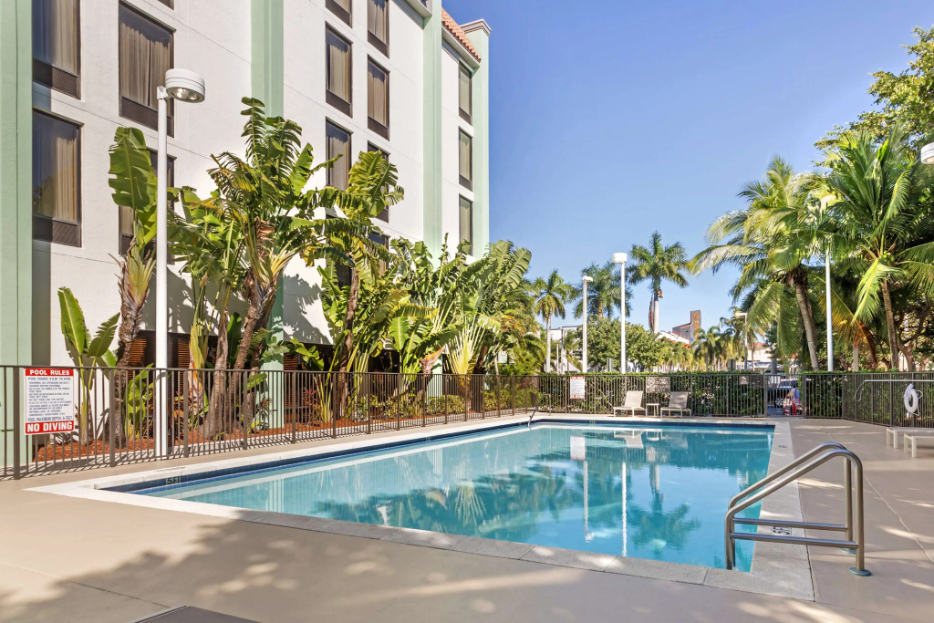 Best Western Plus Kendall Hotel & Suites