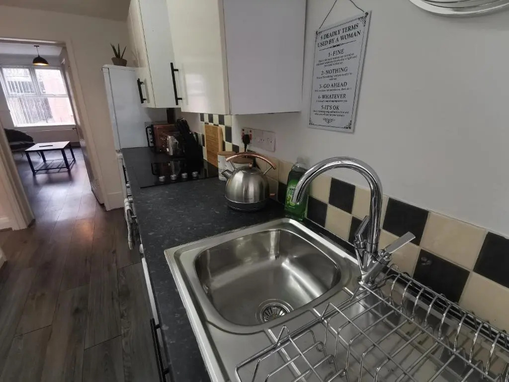 Cozy 2 Bed House - FREE Wifi and Parking - Anfield Liverpool Home